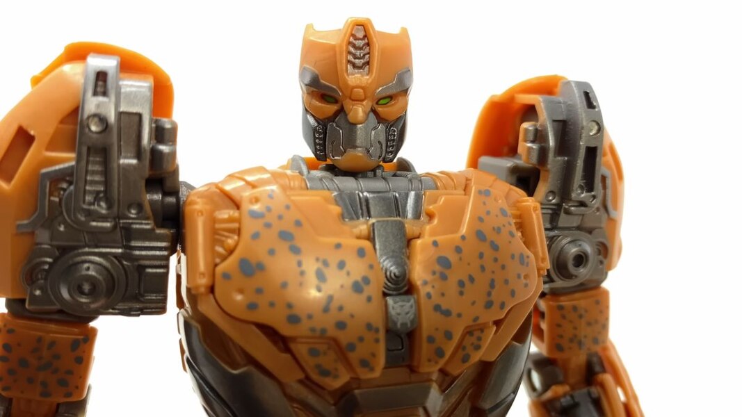 In Hand Image Of Studio Series Rise Of The Beasts 98 Cheetor  (23 of 51)